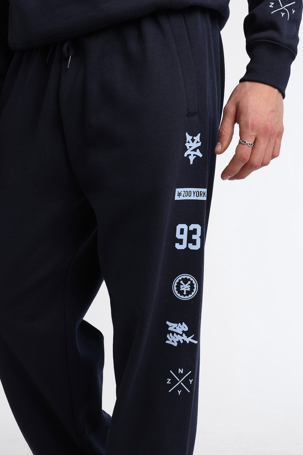 Zoo York Contrast Logo Straight Leg Sweatpants Zoo York Contrast Logo Straight Leg Sweatpants