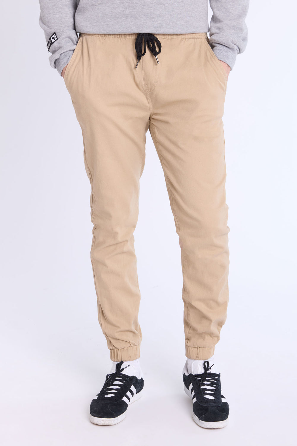 Jogger en sergé basique homme Jogger en sergé basique homme