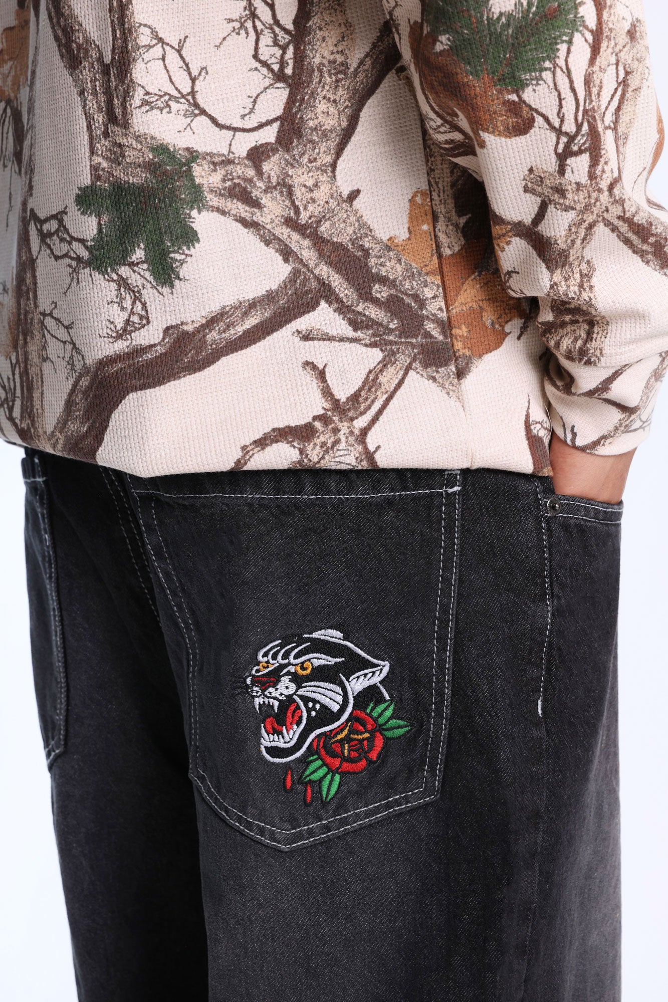 Baggy Skater Embroidered Jeans
