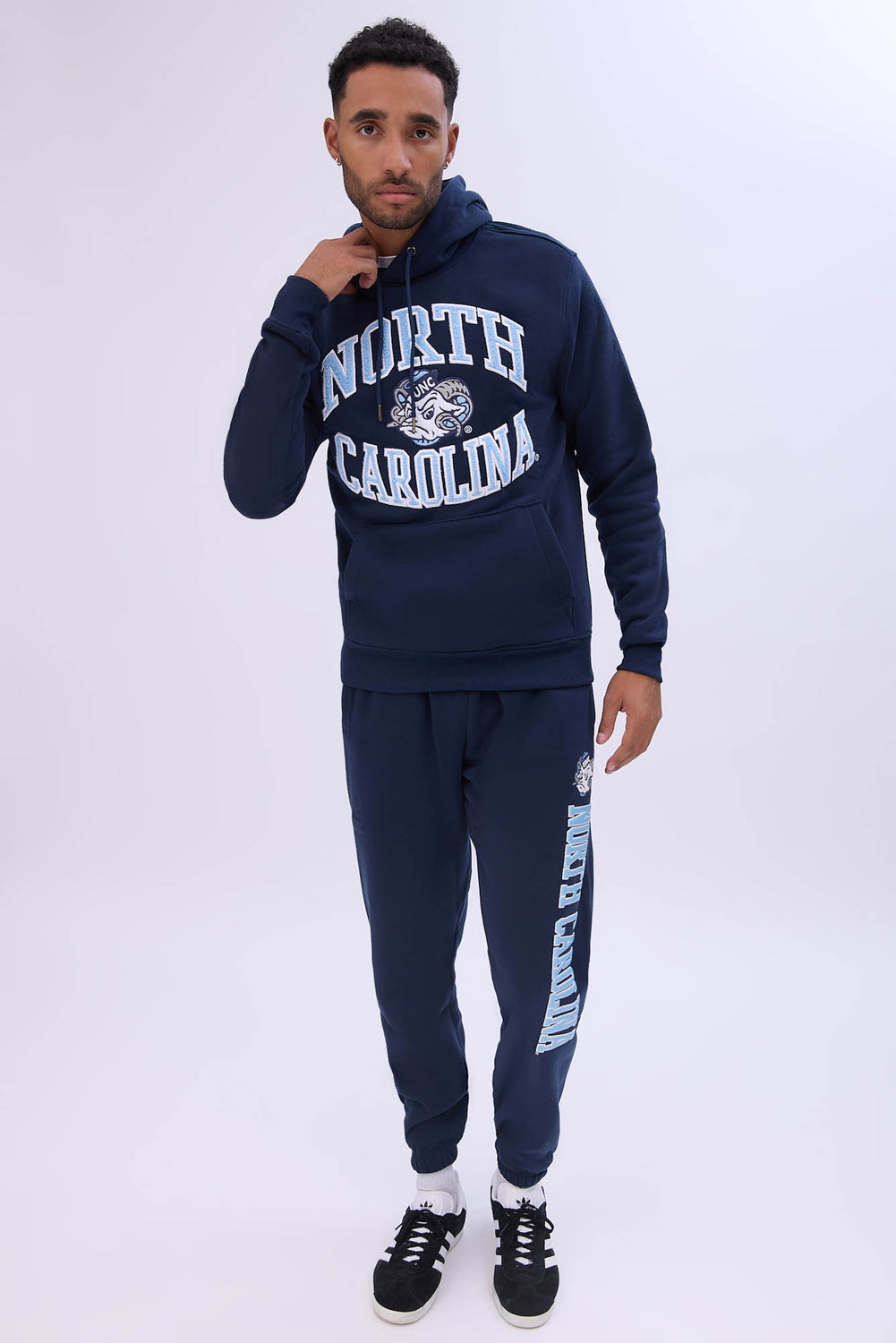 Haut à capuchon logo chenille North Carolina Tar Heels homme Haut à capuchon logo chenille North Carolina Tar Heels homme