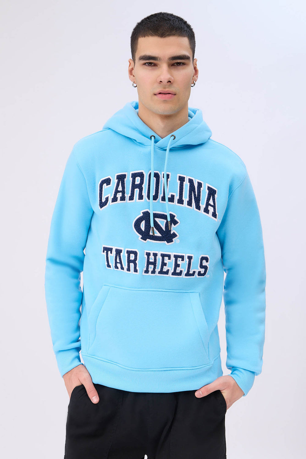 Haut à capuchon logo chenille North Carolina Tar Heels homme Haut à capuchon logo chenille North Carolina Tar Heels homme