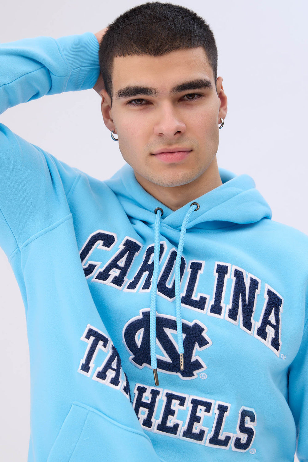 Haut à capuchon logo chenille North Carolina Tar Heels homme Haut à capuchon logo chenille North Carolina Tar Heels homme