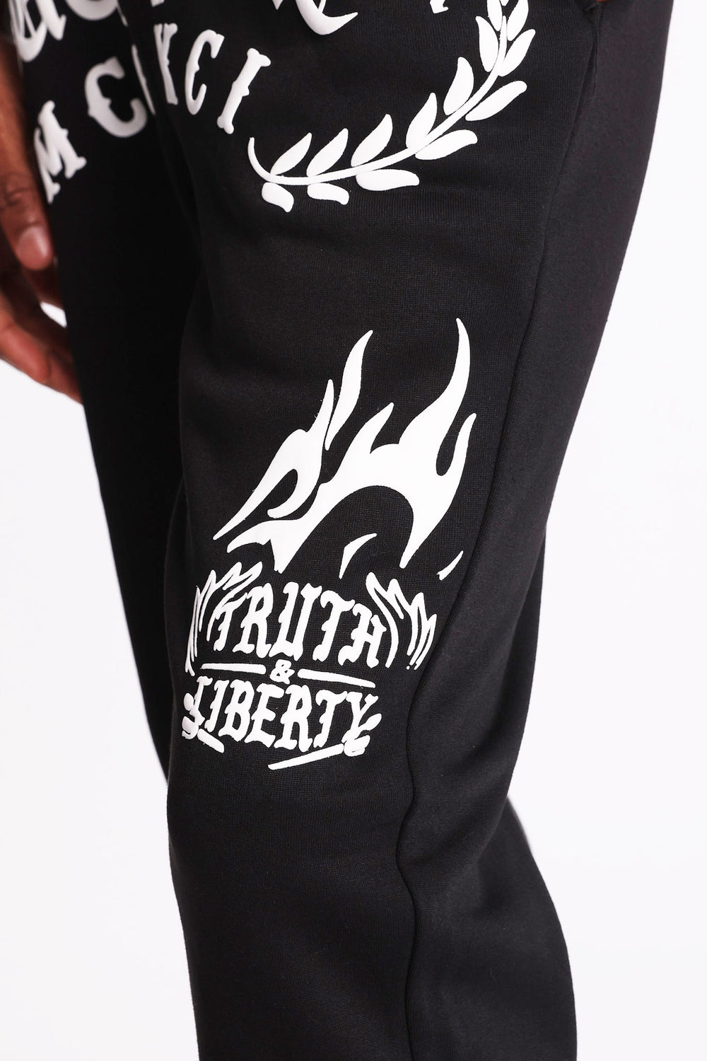 Southpole Truth & Liberty Graphic Fleece Jogger Southpole Truth & Liberty Graphic Fleece Jogger