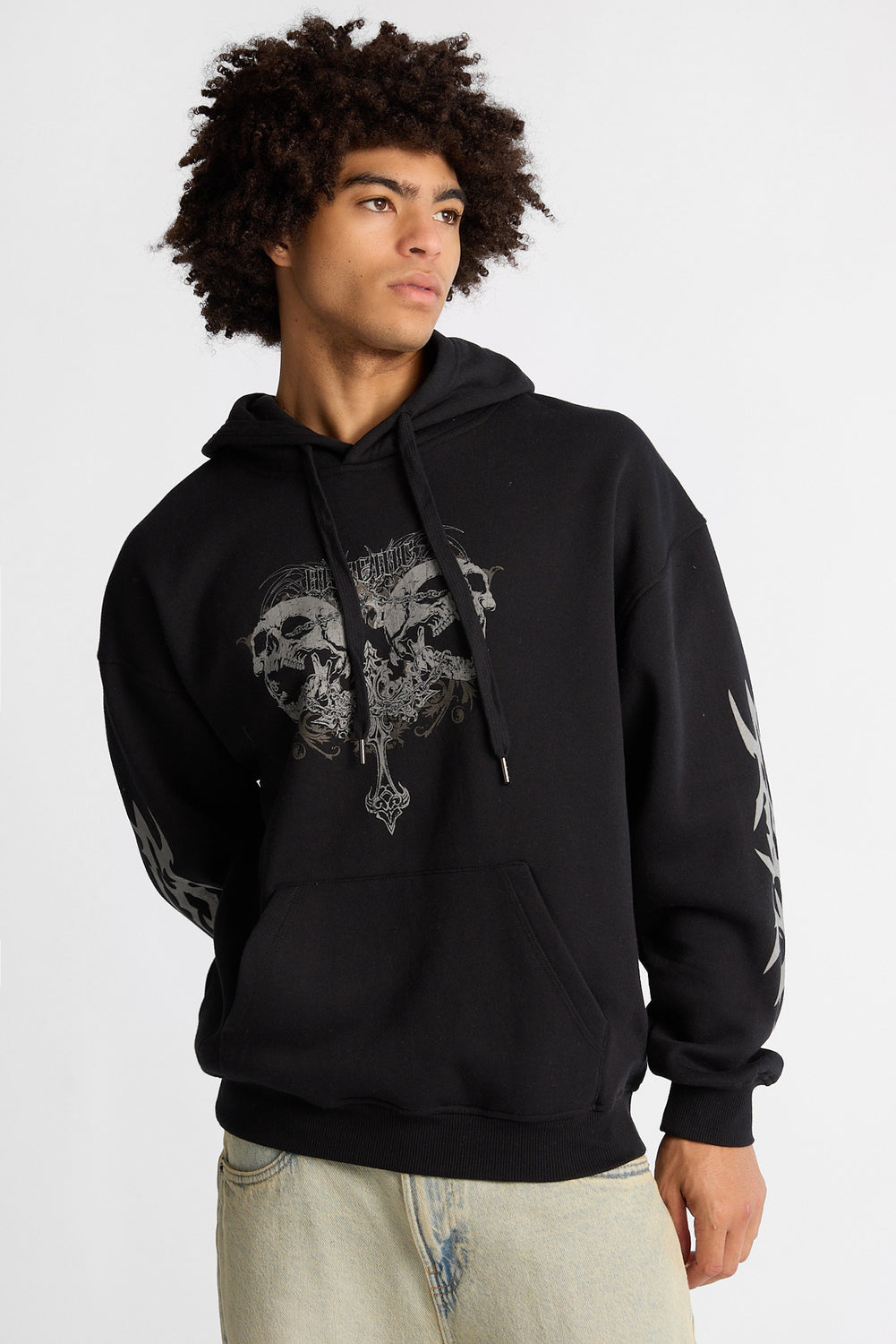 Haut à capuchon imprimé croix et crânes Arsenic Haut à capuchon imprimé croix et crânes Arsenic