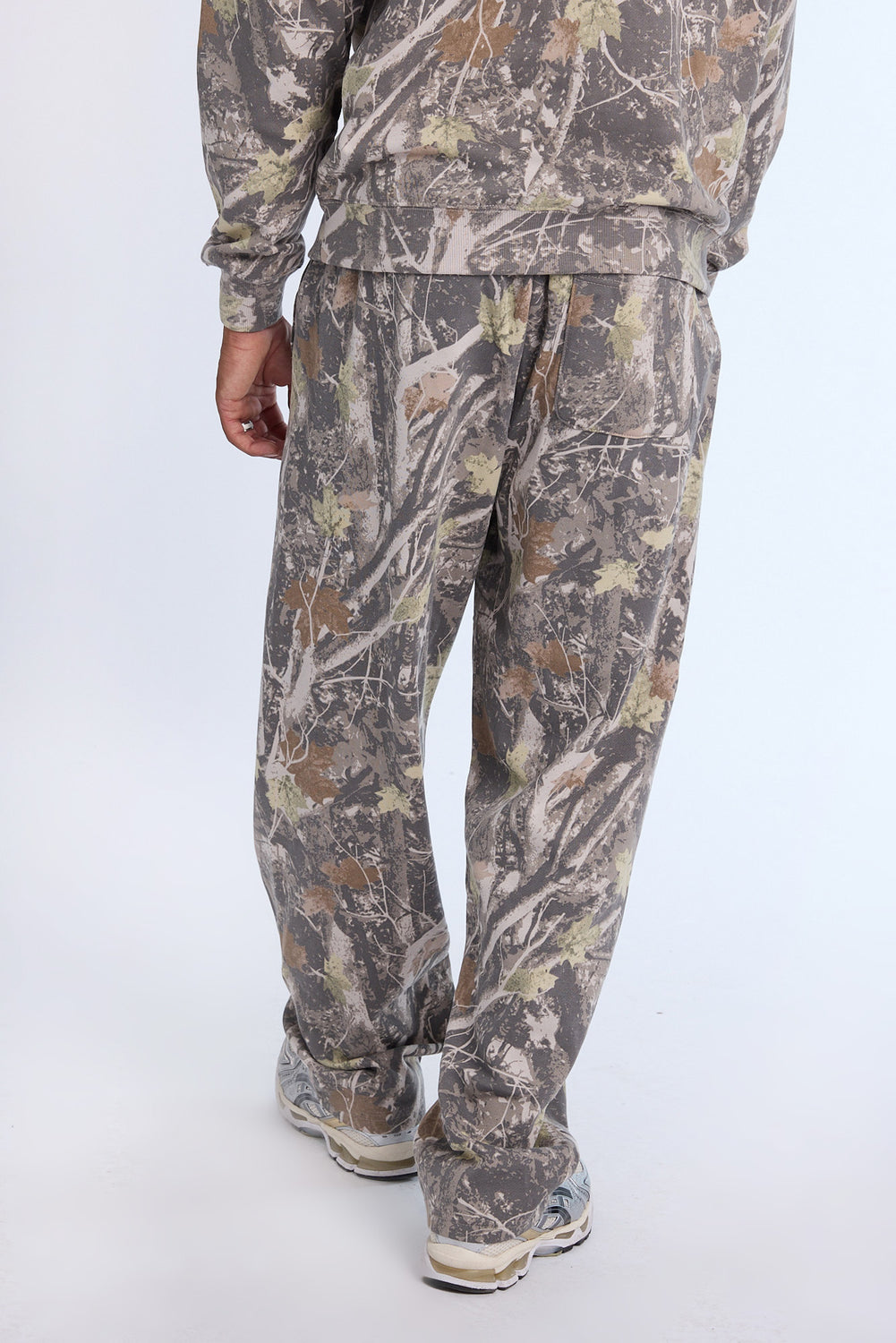 Zoo York Mens Tree Camo Straight Leg Sweatpant Zoo York Mens Tree Camo Straight Leg Sweatpant