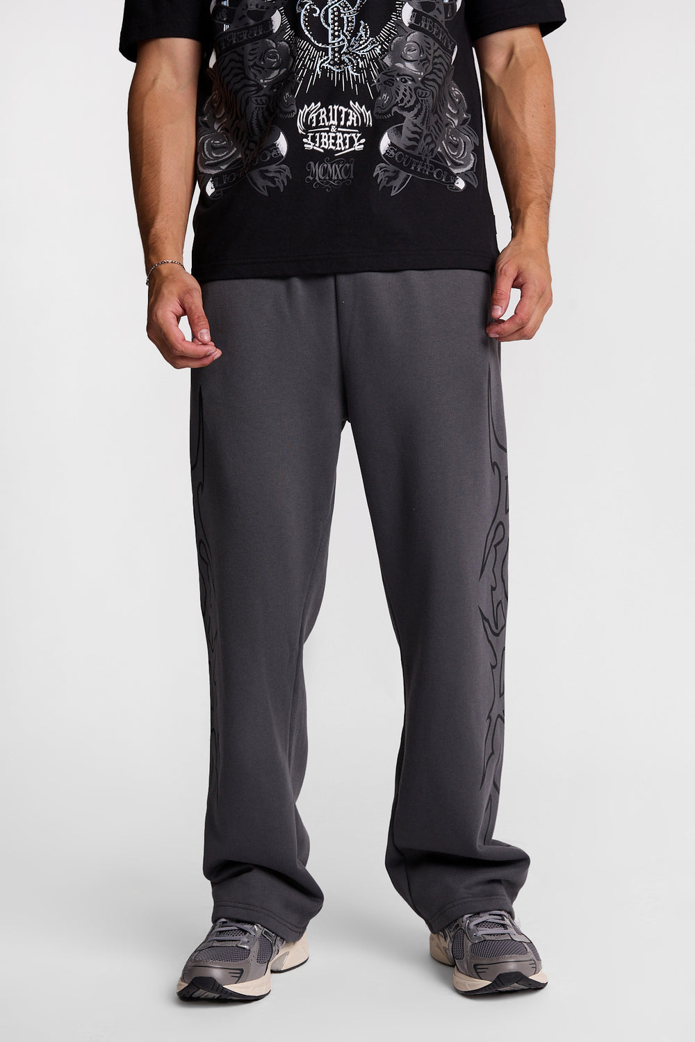 Pantalon en molleton ample à clous Arsenic Pantalon en molleton ample à clous Arsenic