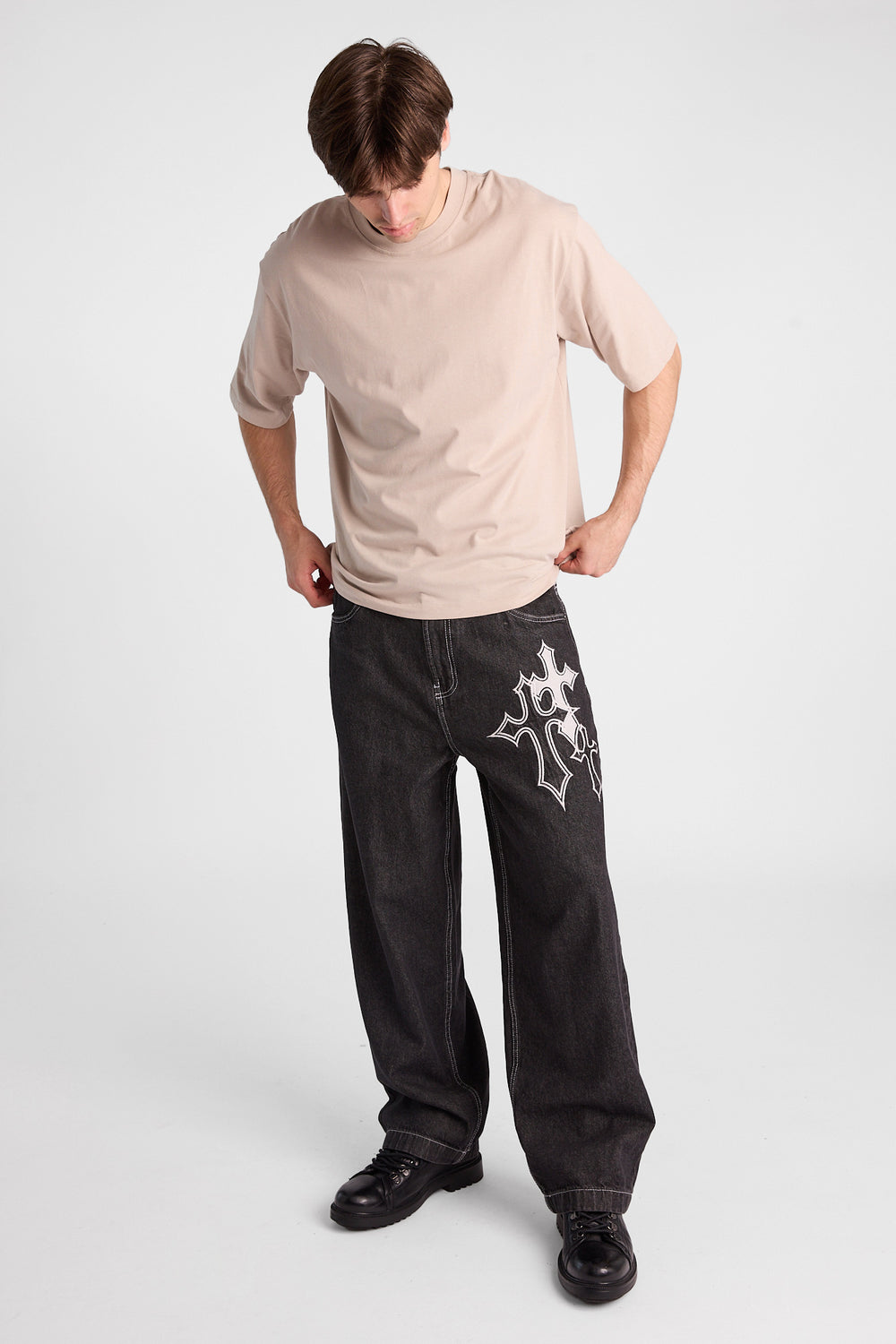 Cross Embroidered Skater Jeans Cross Embroidered Skater Jeans
