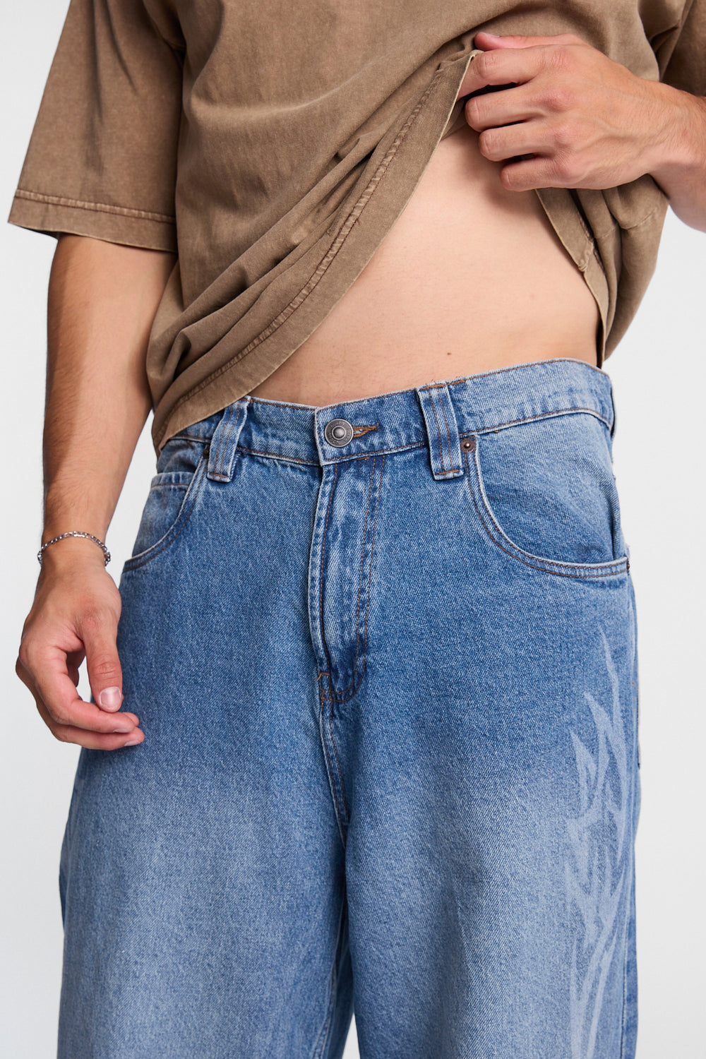 Jean coupe skateur imprimé au laser Jean coupe skateur imprimé au laser