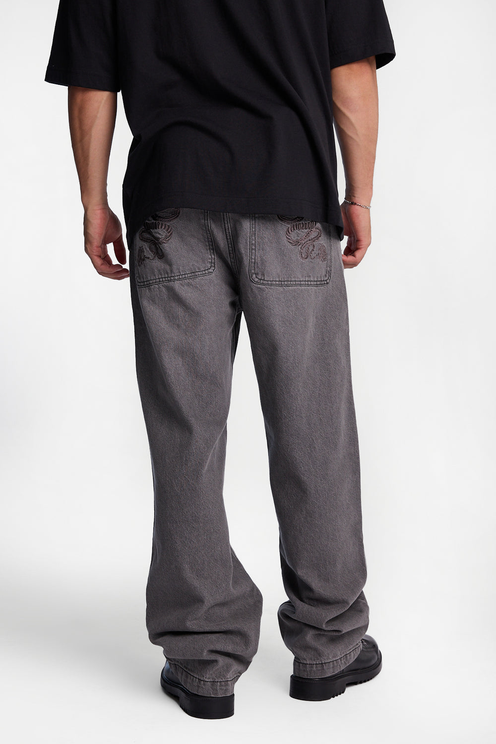Jean ultra-ample à cobra brodé Jean ultra-ample à cobra brodé