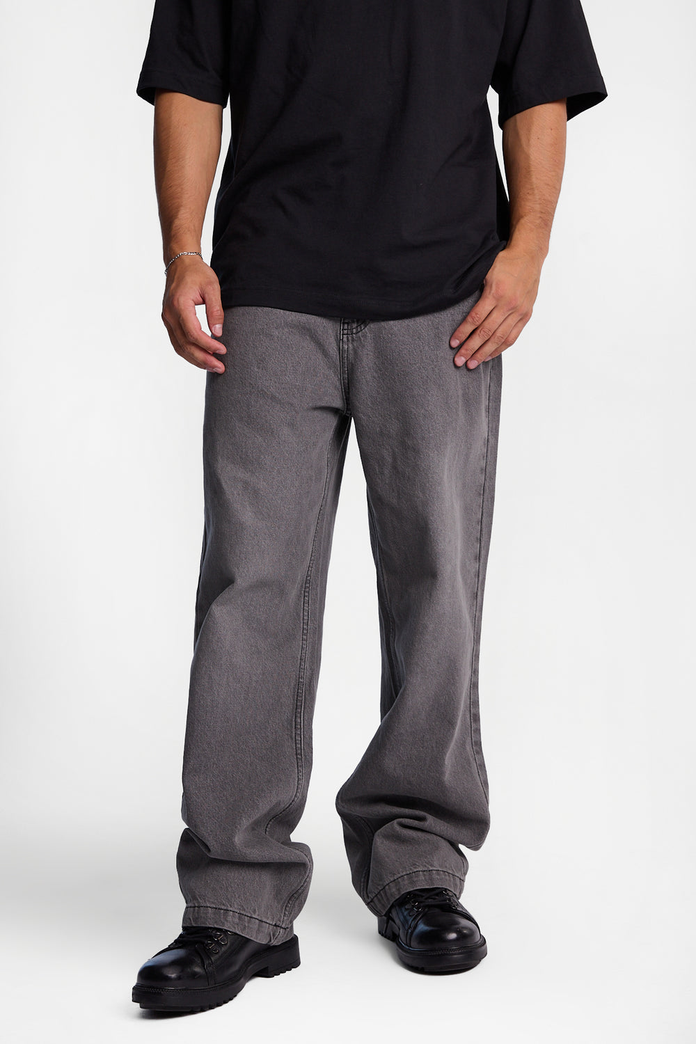 Jean ultra-ample à cobra brodé Jean ultra-ample à cobra brodé