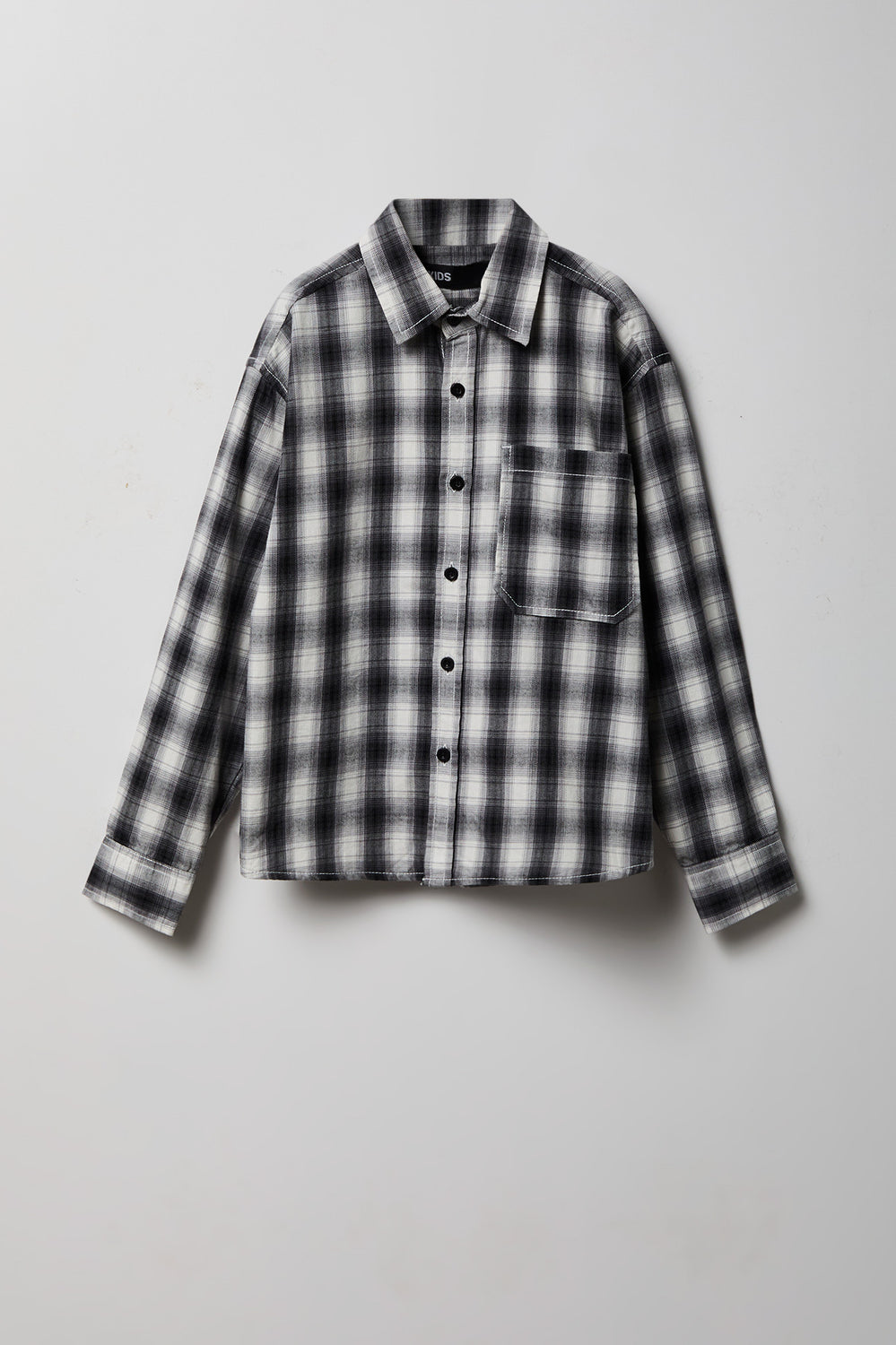 Chemise boutonnée en flanelle à carreaux avec imprimé graphique Chemise boutonnée en flanelle à carreaux avec imprimé graphique