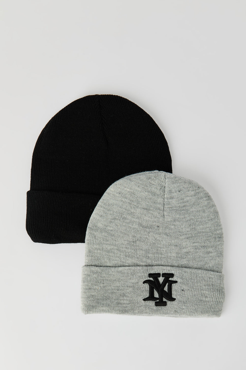Tuques en tricot brodées junior paquet de 2 Tuques en tricot brodées junior paquet de 2