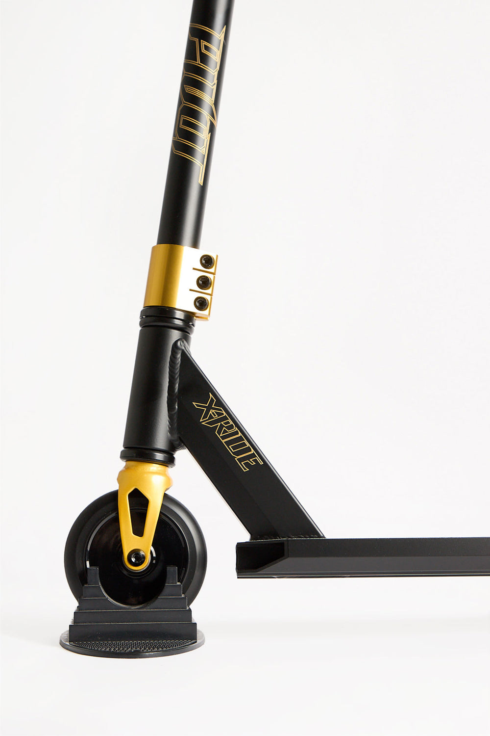 Pivot X-Ride Black & Gold Scooter Pivot X-Ride Black & Gold Scooter
