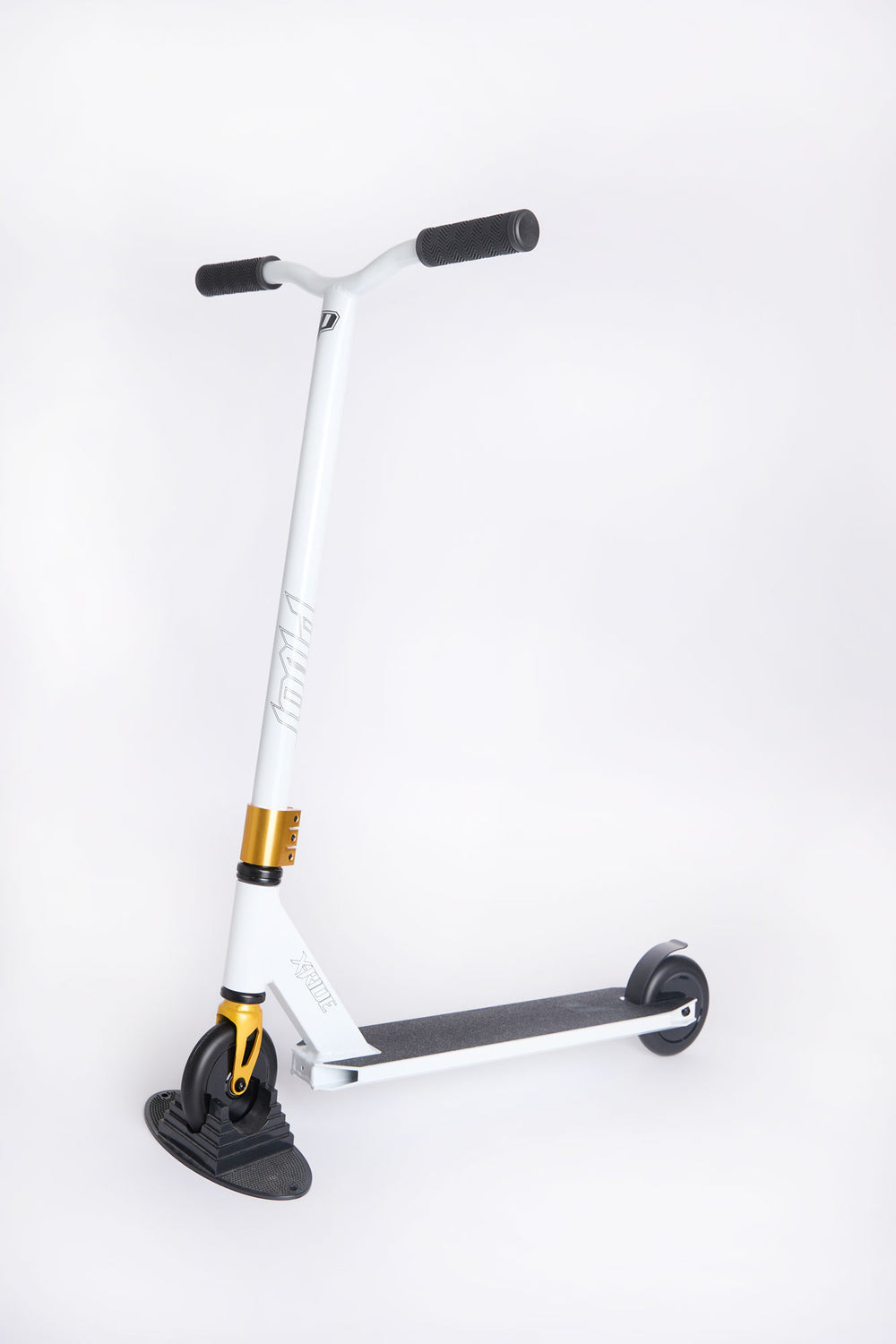 Trottinette X-Ride blanche et dorée Pivot Trottinette X-Ride blanche et dorée Pivot
