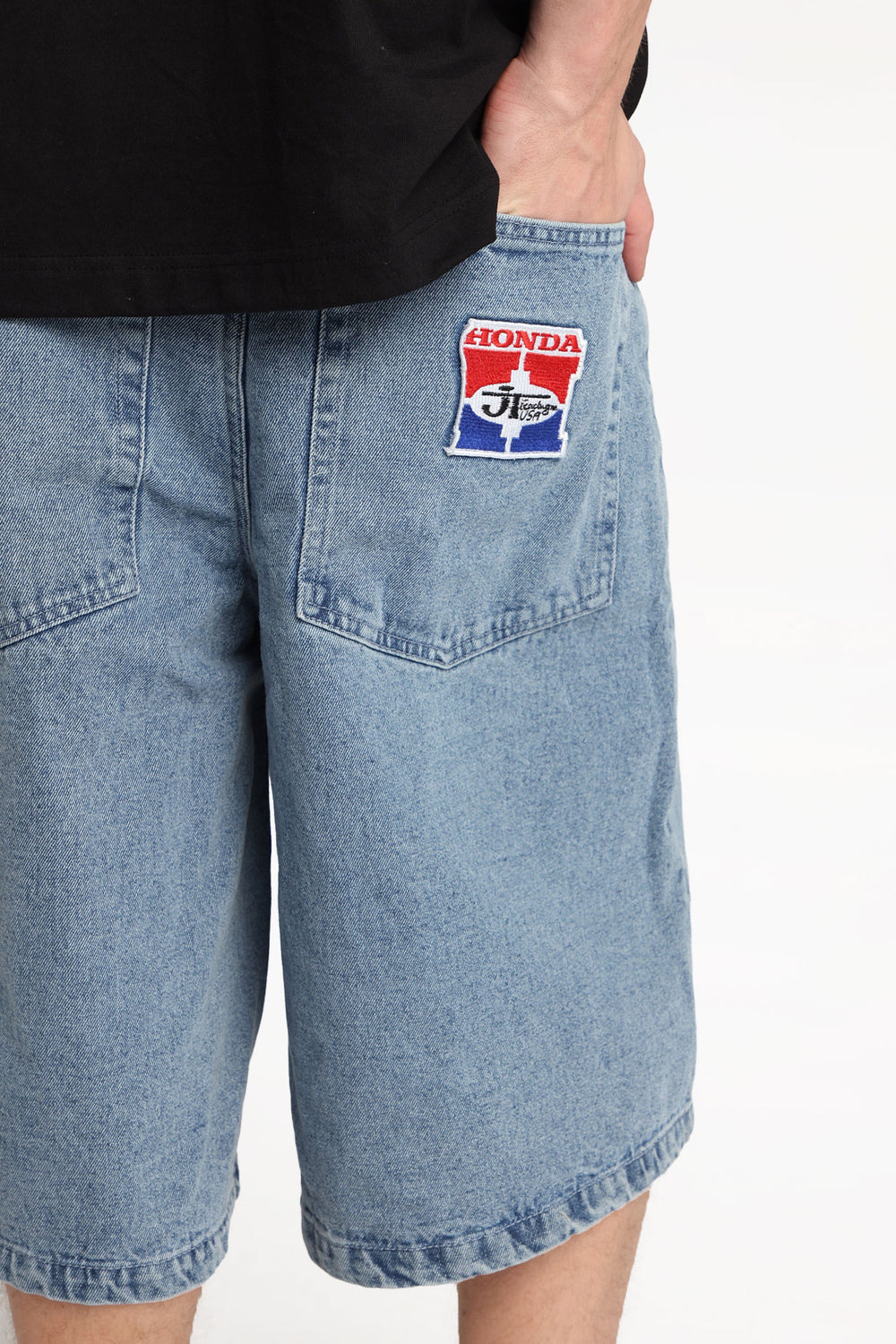 Short en jean ample à écusson Honda Racing brodé Short en jean ample à écusson Honda Racing brodé