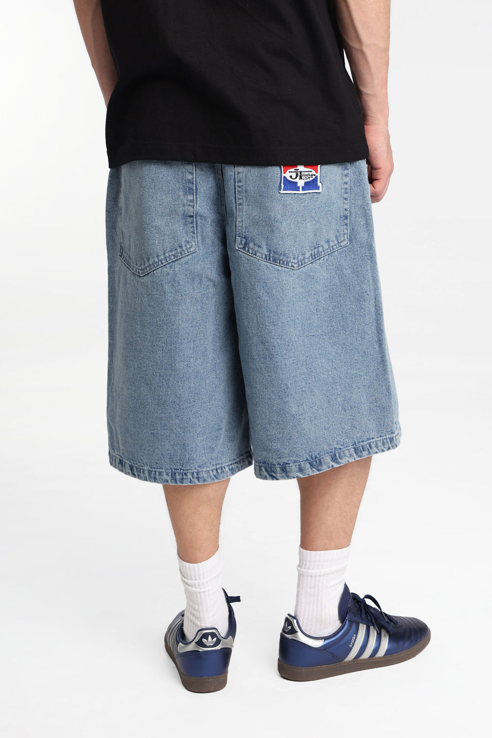 Short en jean ample à écusson Honda Racing brodé Short en jean ample à écusson Honda Racing brodé