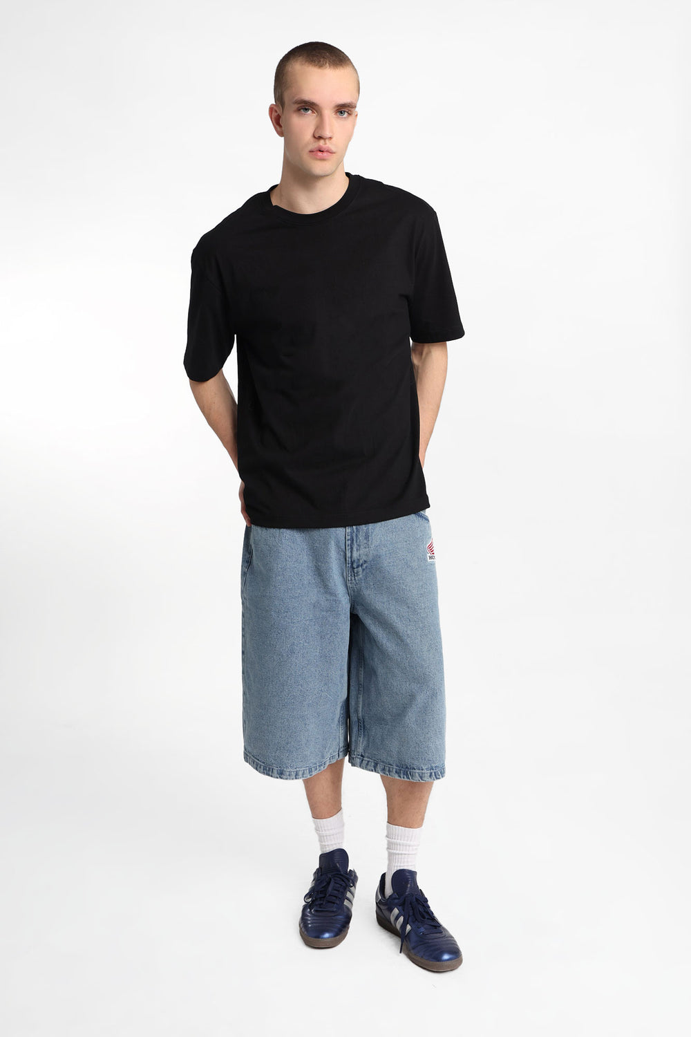 Short en jean ample à écusson Honda Racing brodé Short en jean ample à écusson Honda Racing brodé