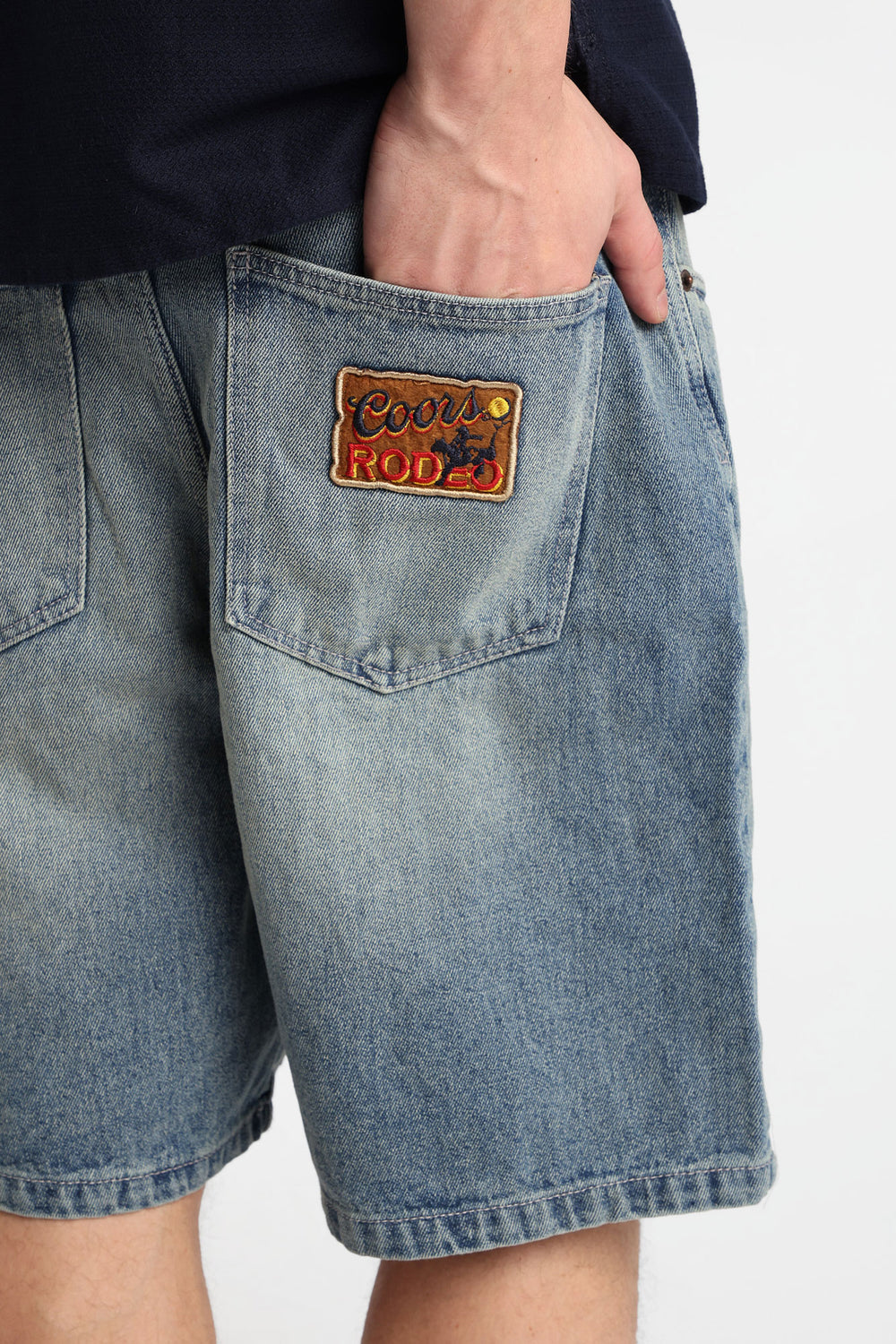 Short en denim ample à écusson Coors Rodeo brodé Short en denim ample à écusson Coors Rodeo brodé
