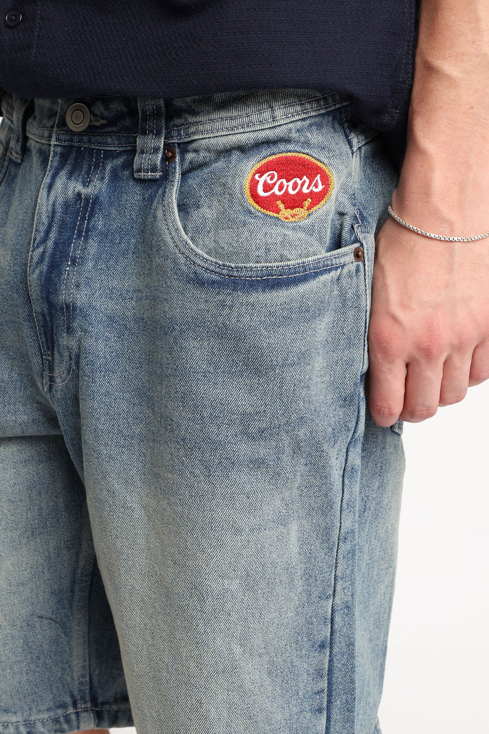 Short en denim ample à écusson Coors Rodeo brodé Short en denim ample à écusson Coors Rodeo brodé