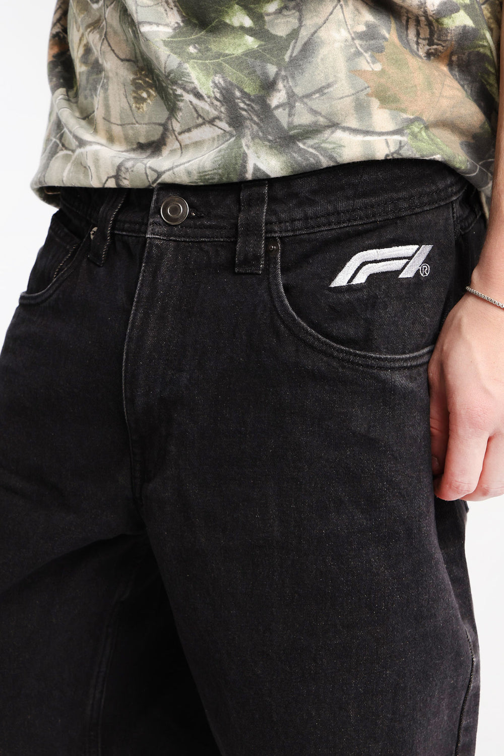 Short en denim ample F1 brodé Short en denim ample F1 brodé