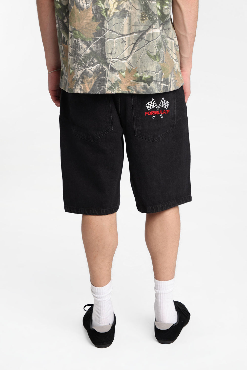 Short en denim ample F1 brodé Short en denim ample F1 brodé