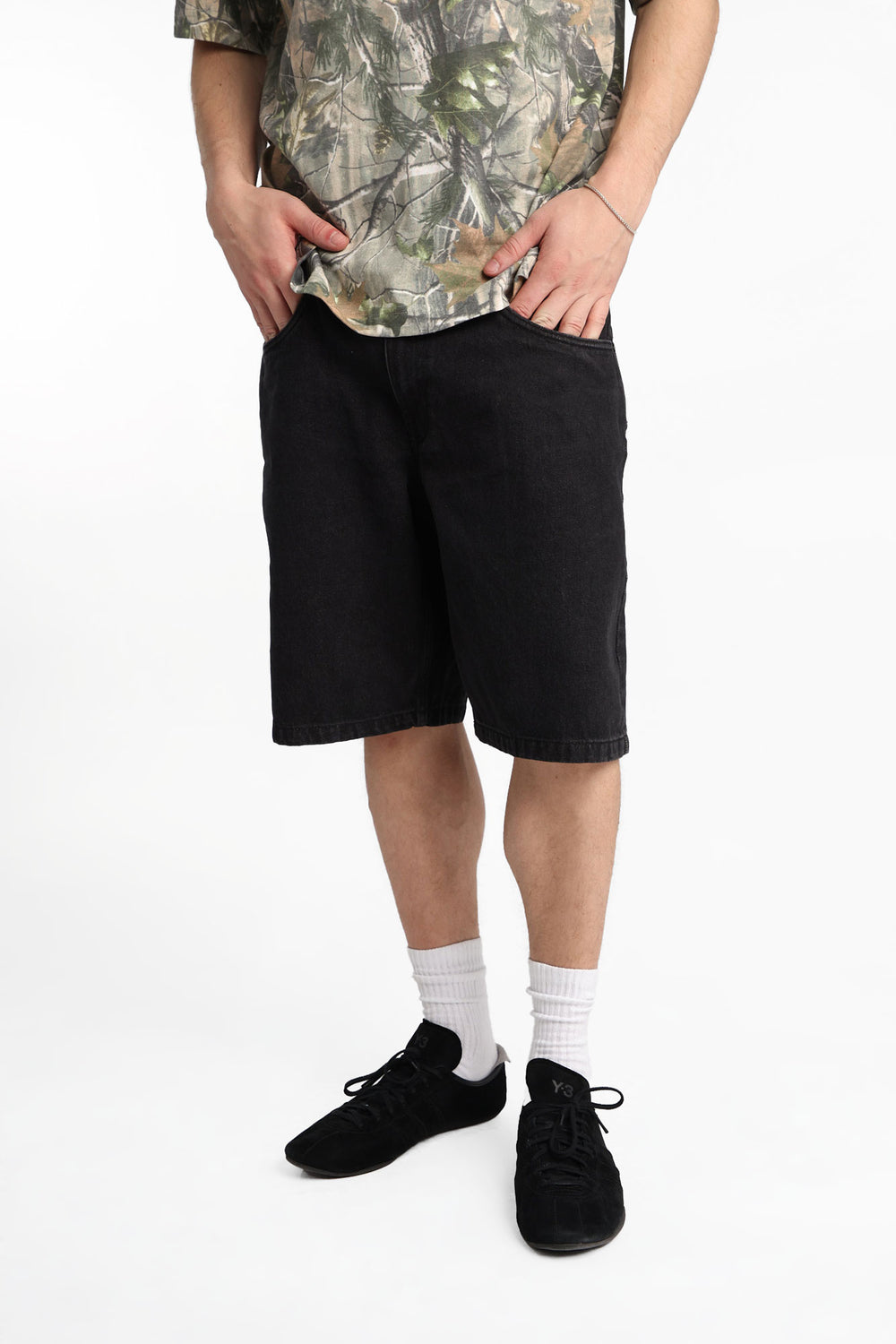 Short en denim ample F1 brodé Short en denim ample F1 brodé