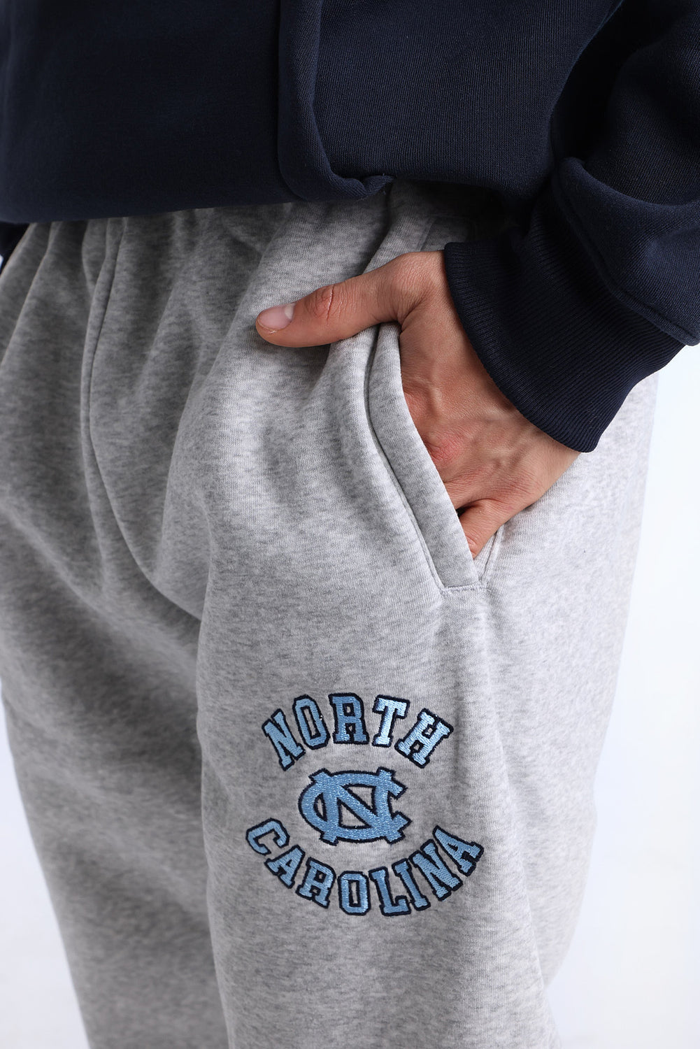 Jogger en molleton brodé North Carolina Tar Heels Jogger en molleton brodé North Carolina Tar Heels