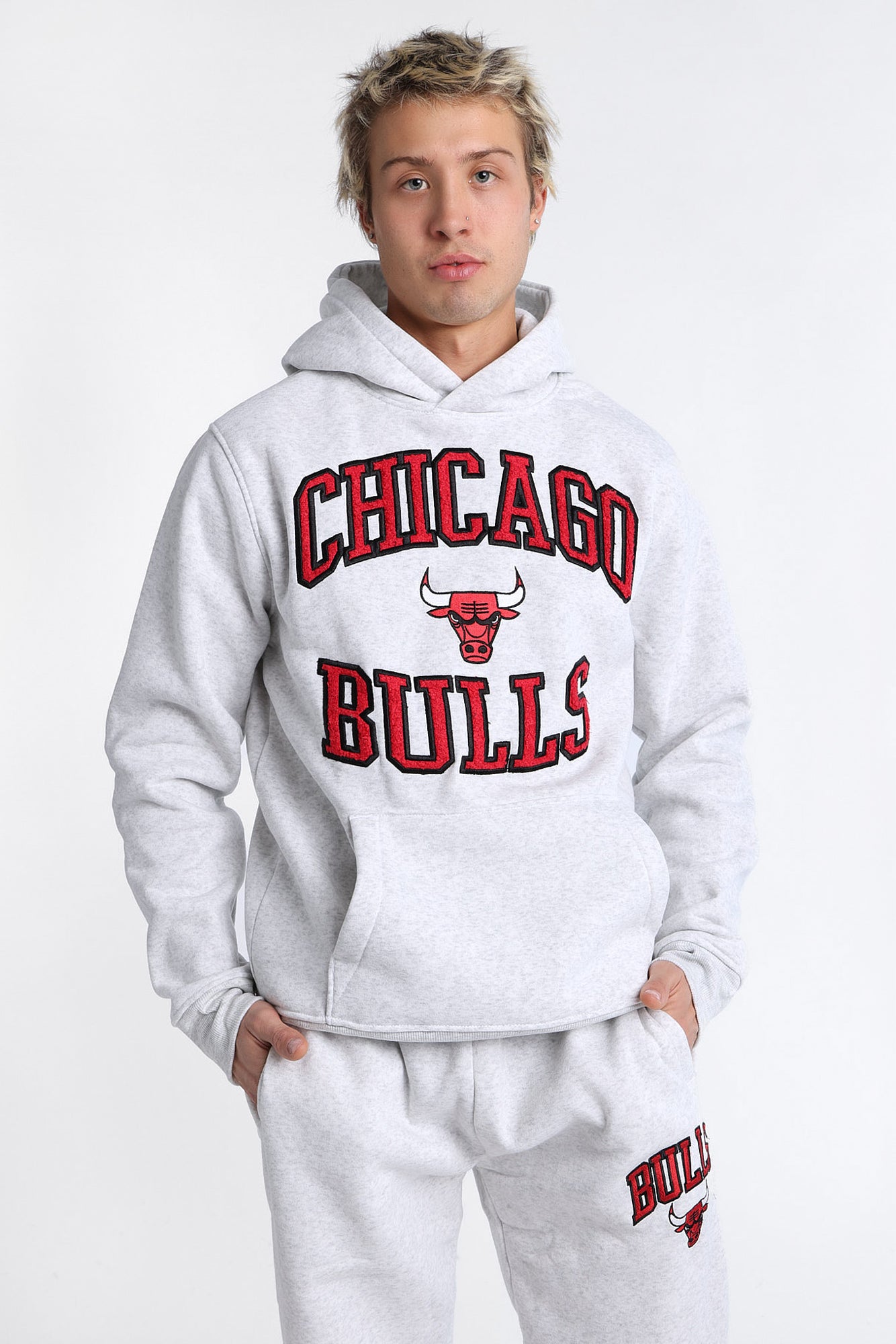 Chicago Bulls Chenille Logo Hoodie - Oatmeal /