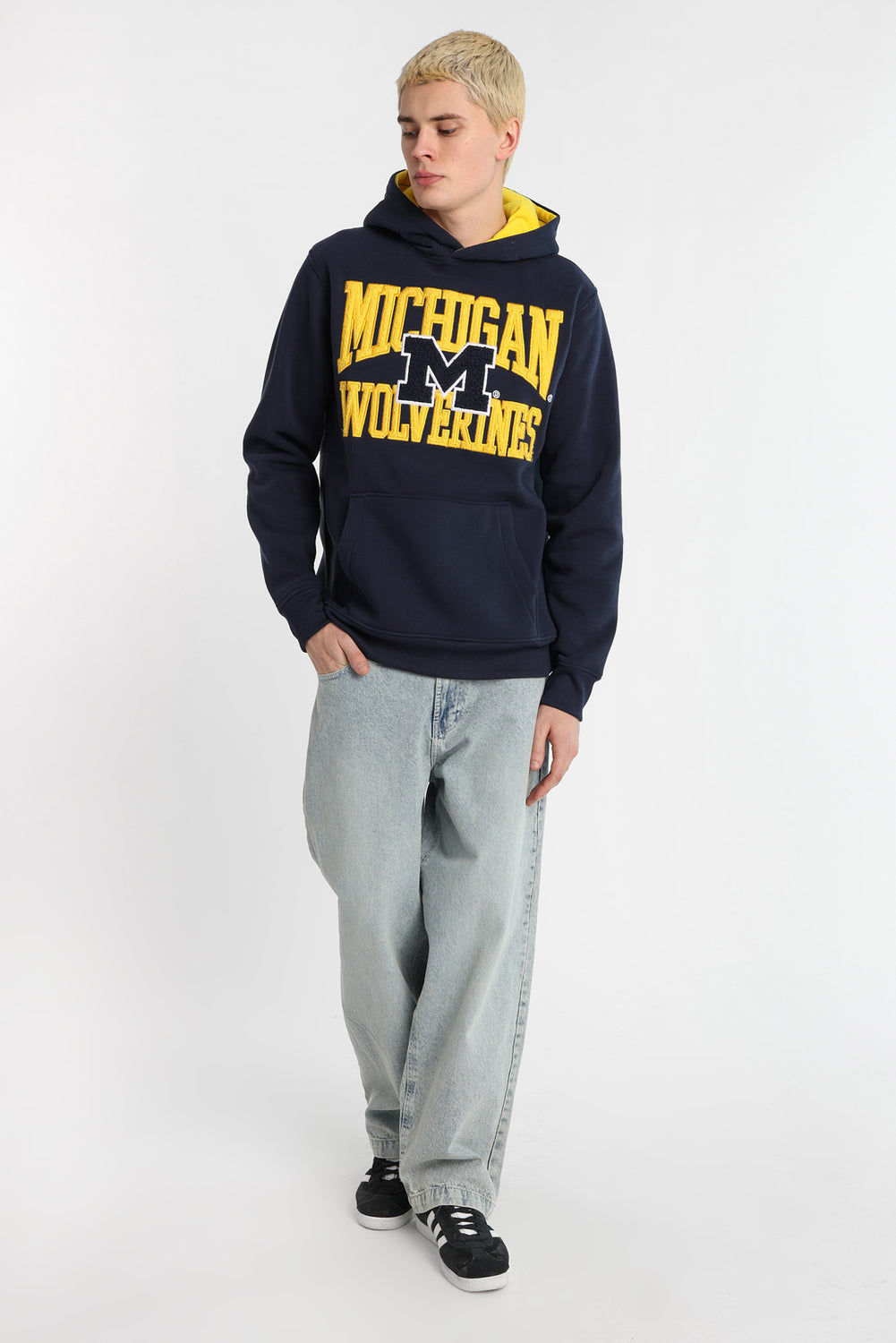 Haut à capuchon logo chenille Michigan Wolverines Haut à capuchon logo chenille Michigan Wolverines