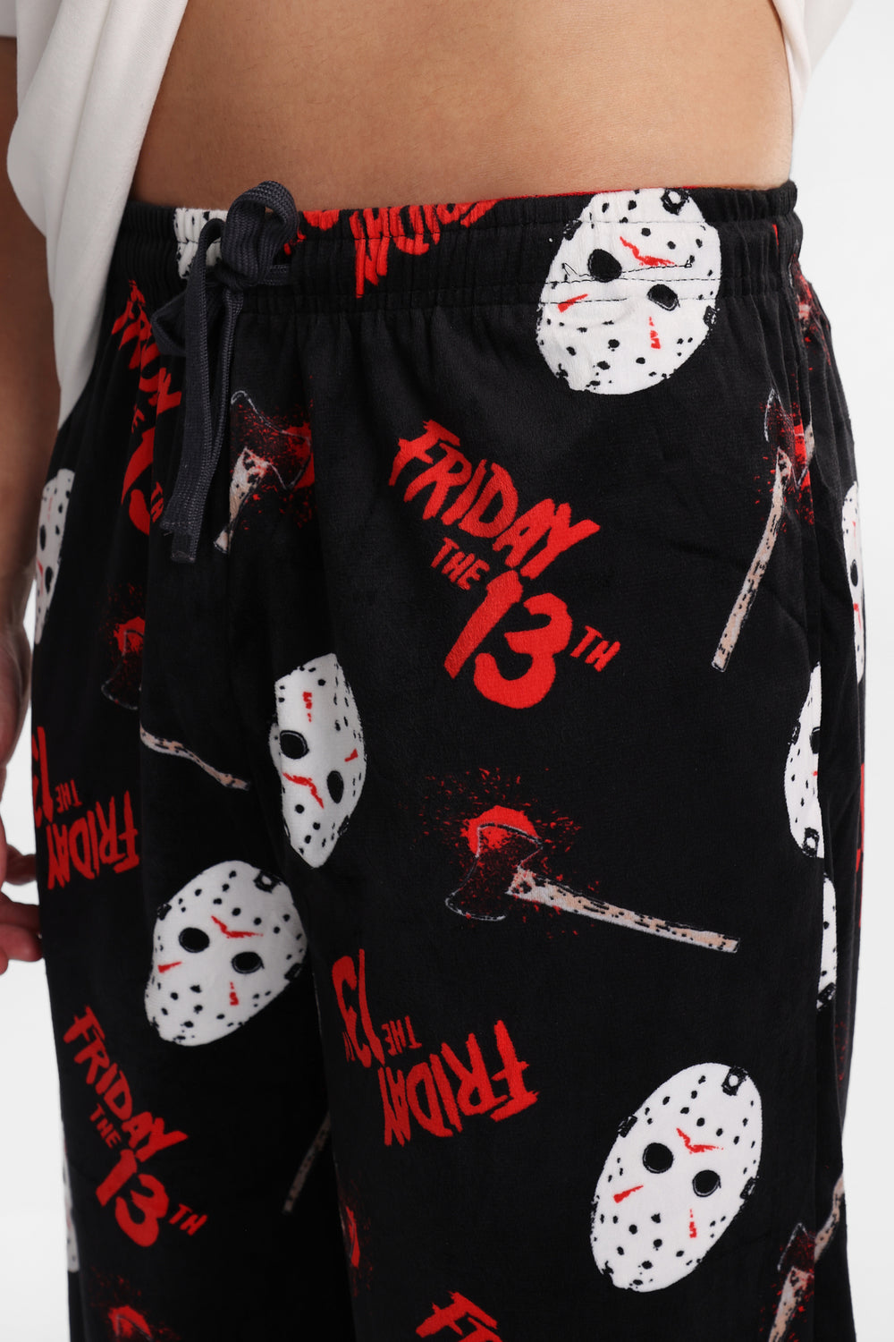 Pantalon pyjama en molleton soyeux imprimé Vendredi 13 Pantalon pyjama en molleton soyeux imprimé Vendredi 13