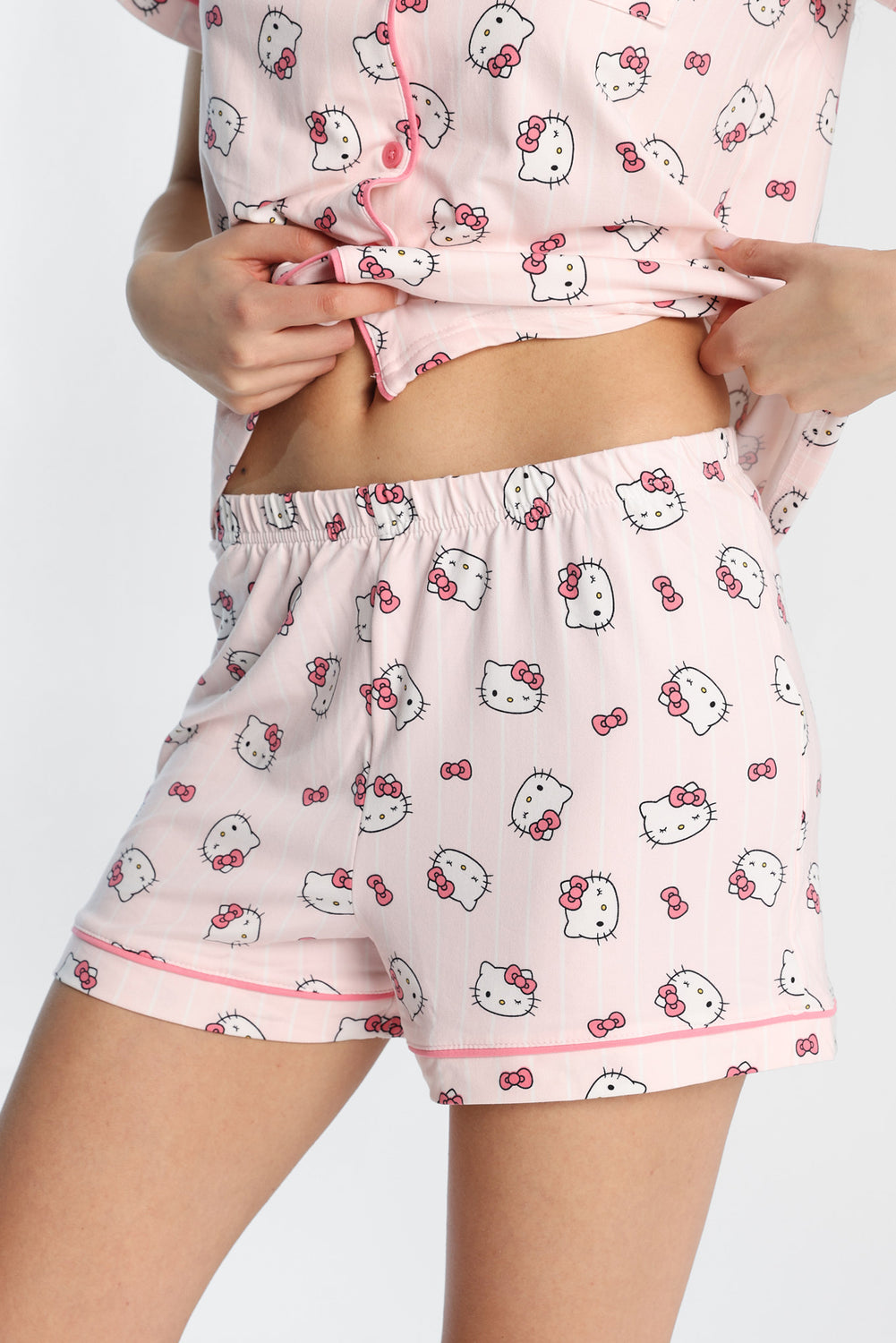 Ensemble chemise et short pyjama imprimé Hello Kitty Ensemble chemise et short pyjama imprimé Hello Kitty