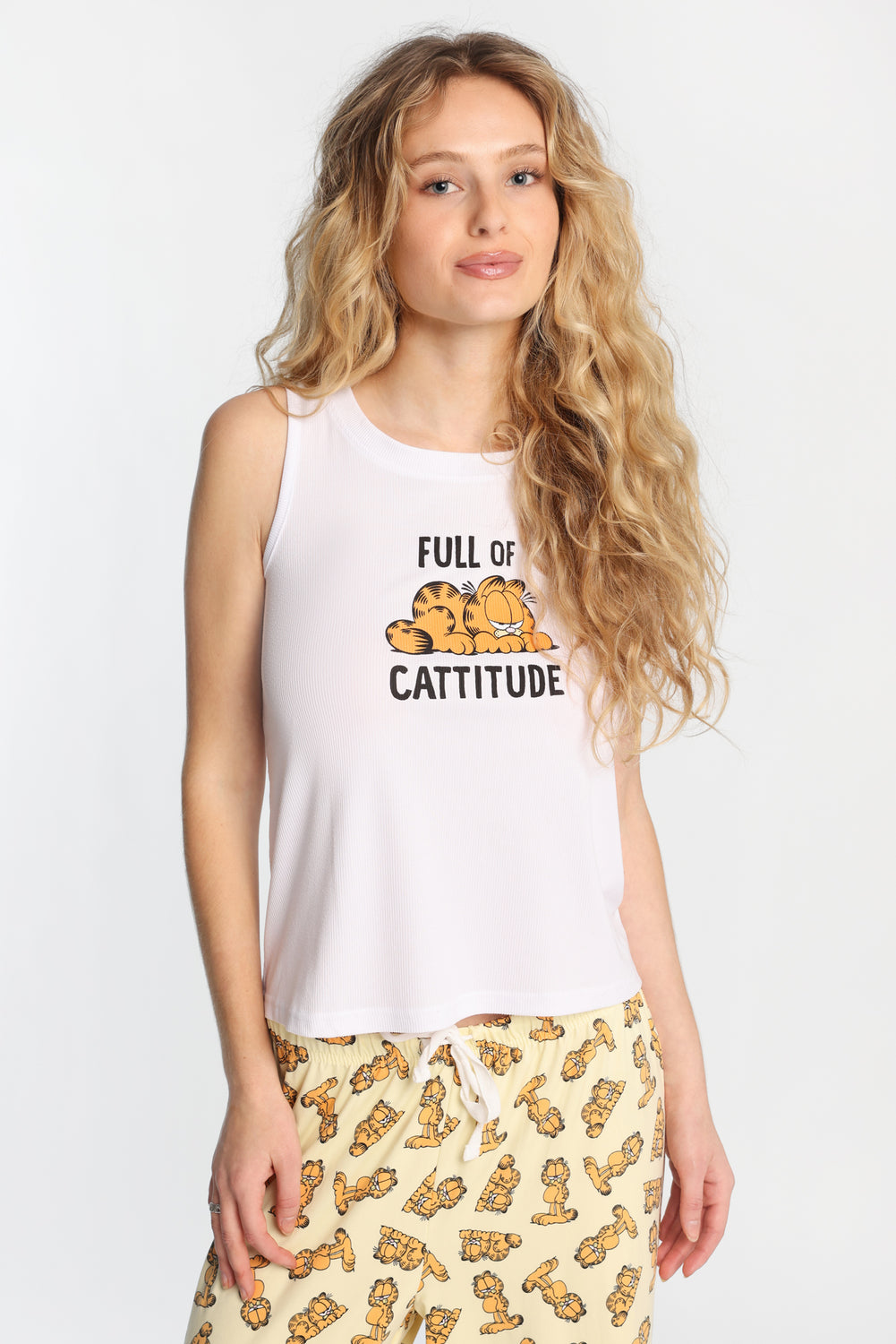 Ensemble débardeur et pantalon pyjama côtelé imprimé Garfield Ensemble débardeur et pantalon pyjama côtelé imprimé Garfield